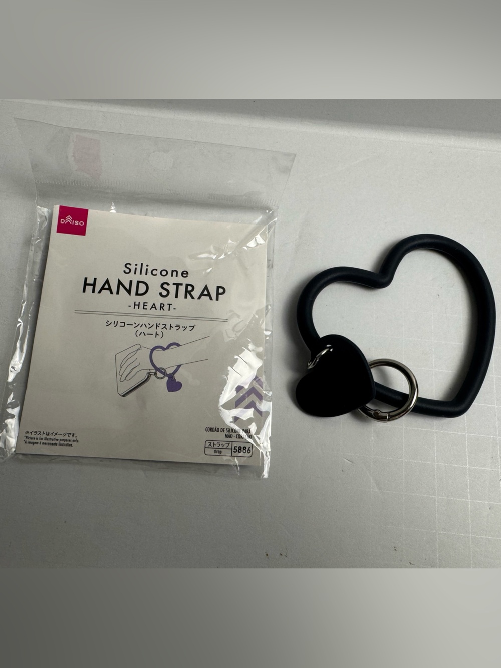 Black Heart Silicone Keyring Bracelet - Unbranded - Picture 2 of 3